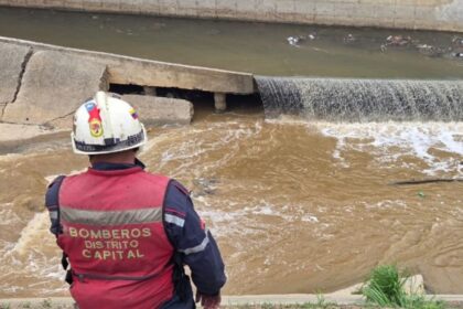 Autoridades continúan por tercer día consecutivo la búsqueda de hombre que cayó al río Guaire