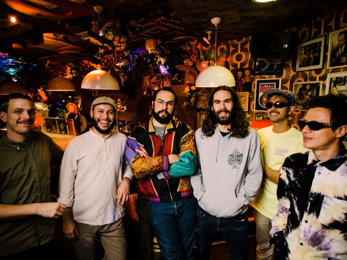 Candeleros: una banda latina en España que llevó su “caribe psicodélico” hasta África 