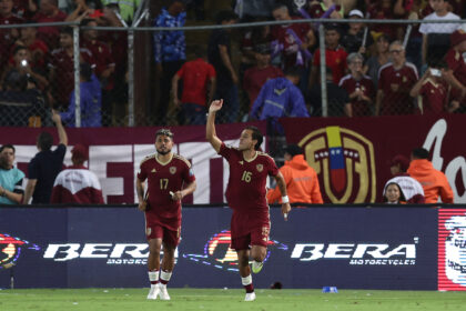 La Vinotinto le gana 2-1 a Colombia y roza su pase al repechaje