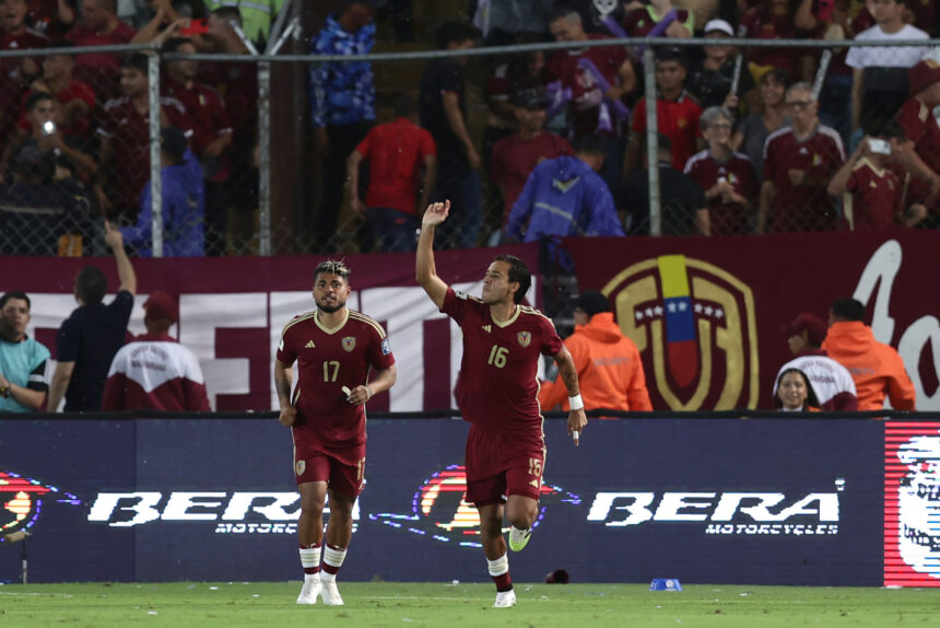 La Vinotinto le gana 2-1 a Colombia y roza su pase al repechaje