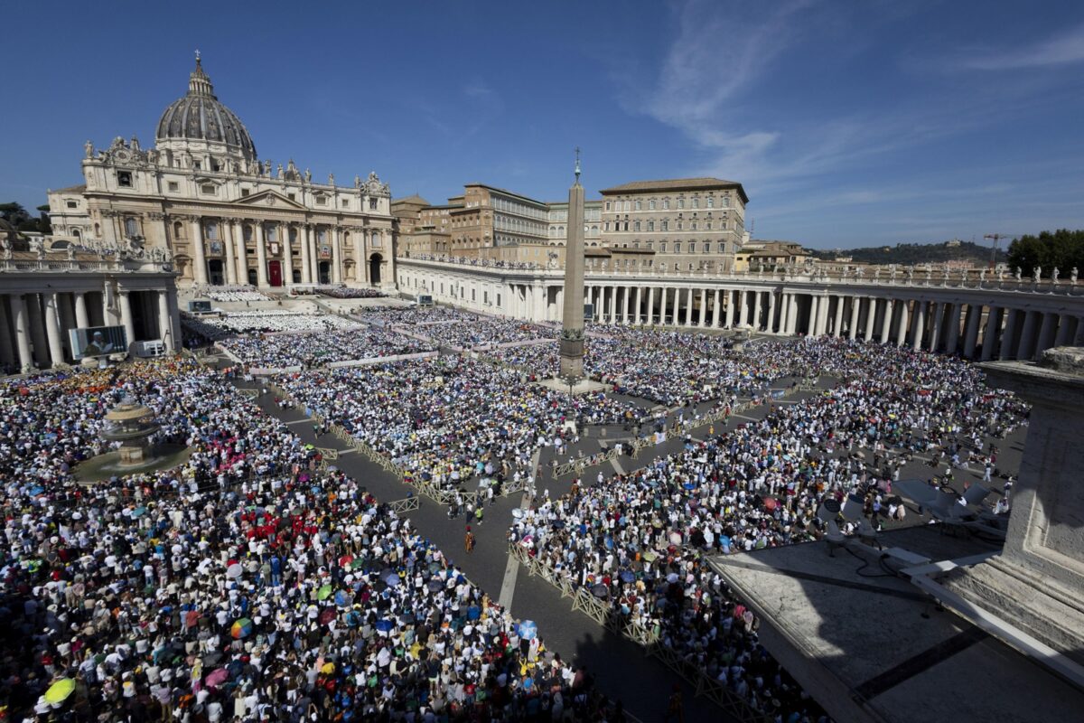 En imágenes: la ceremonia de canonización de Carlo Acutis