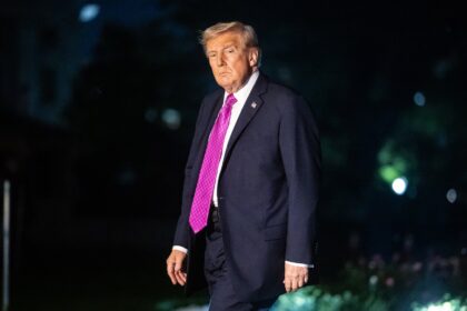 Trump dijo que EE UU atacó segunda embarcación con tres presuntos narcotraficantes de Venezuela
