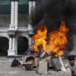 En imágenes: protestas en Nepal dejan al menos 25 muertos, incendios y la renuncia del primer ministro