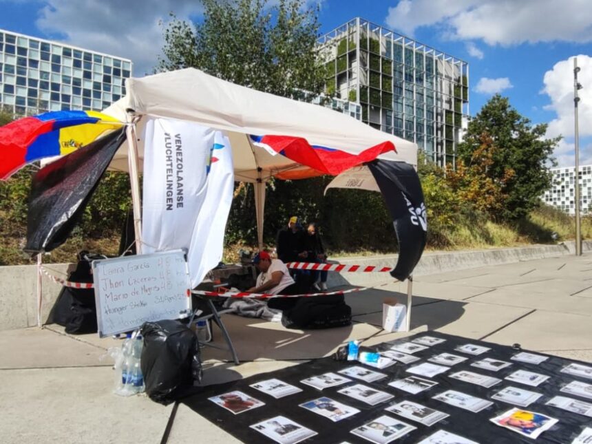 Un cuarto venezolano se unió a la huelga de hambre frente a la CPI