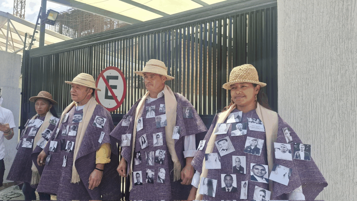 Familiares de presos políticos manifestaron frente a la Embajada de Bolivia en Caracas