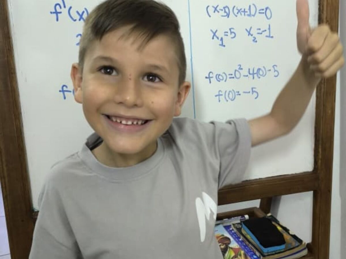 Mateo Pérez, el niño venezolano de 7 años que ganó medalla de plata en la Olimpiada Internacional de Geometría 2025