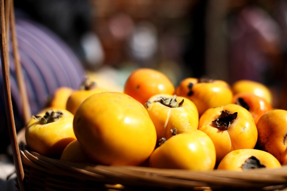 ¿Qué frutas tienen un alto contenido de fibra y pueden mejorar la salud?