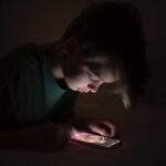 ¿Cómo inciden las redes sociales en la prevención y el riesgo del suicidio en jóvenes?