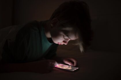 ¿Cómo inciden las redes sociales en la prevención y el riesgo del suicidio en jóvenes?