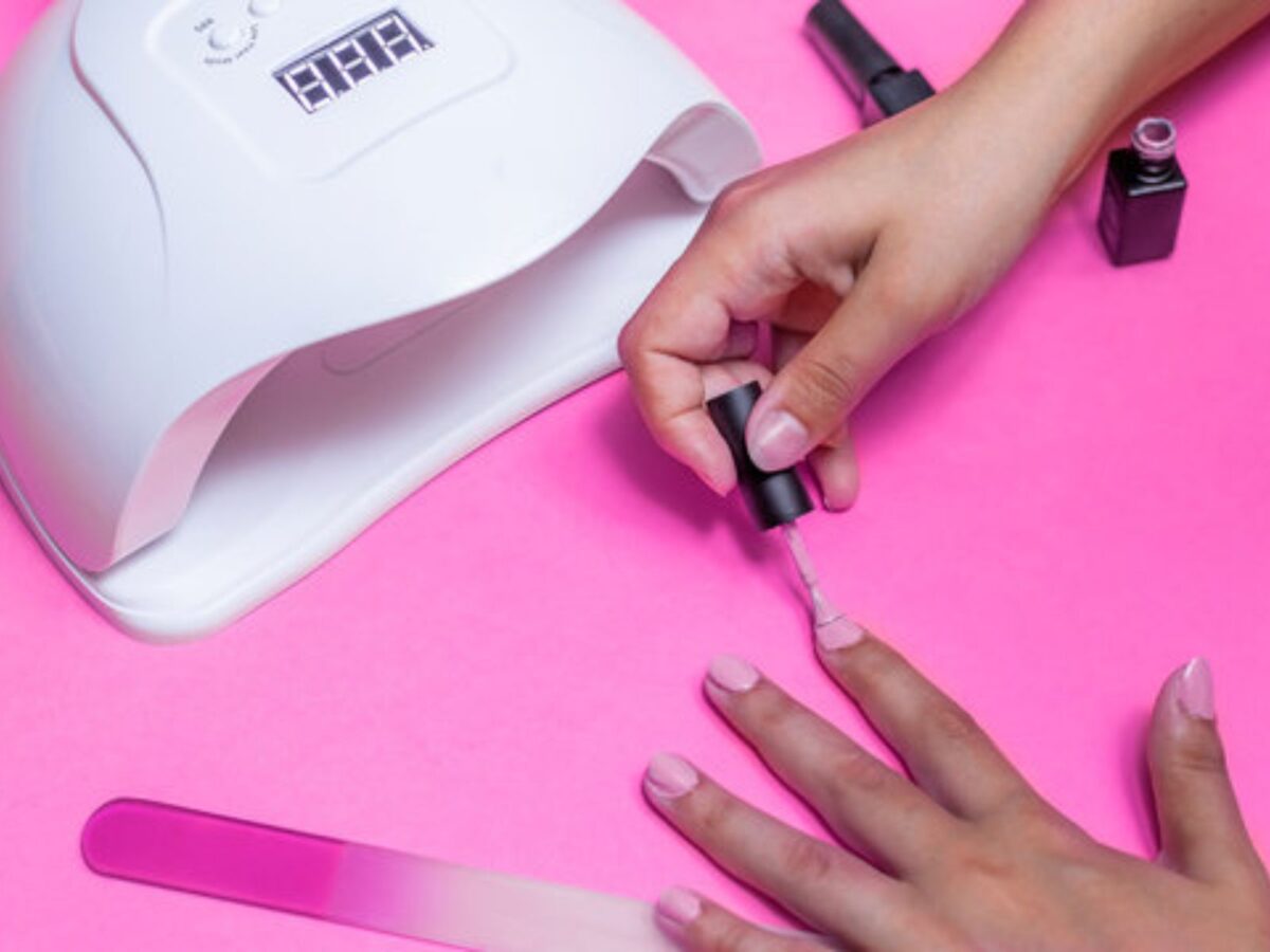 Los componentes de esmaltes semipermanentes que la UE prohibió por el riesgo de cáncer e infertilidad 