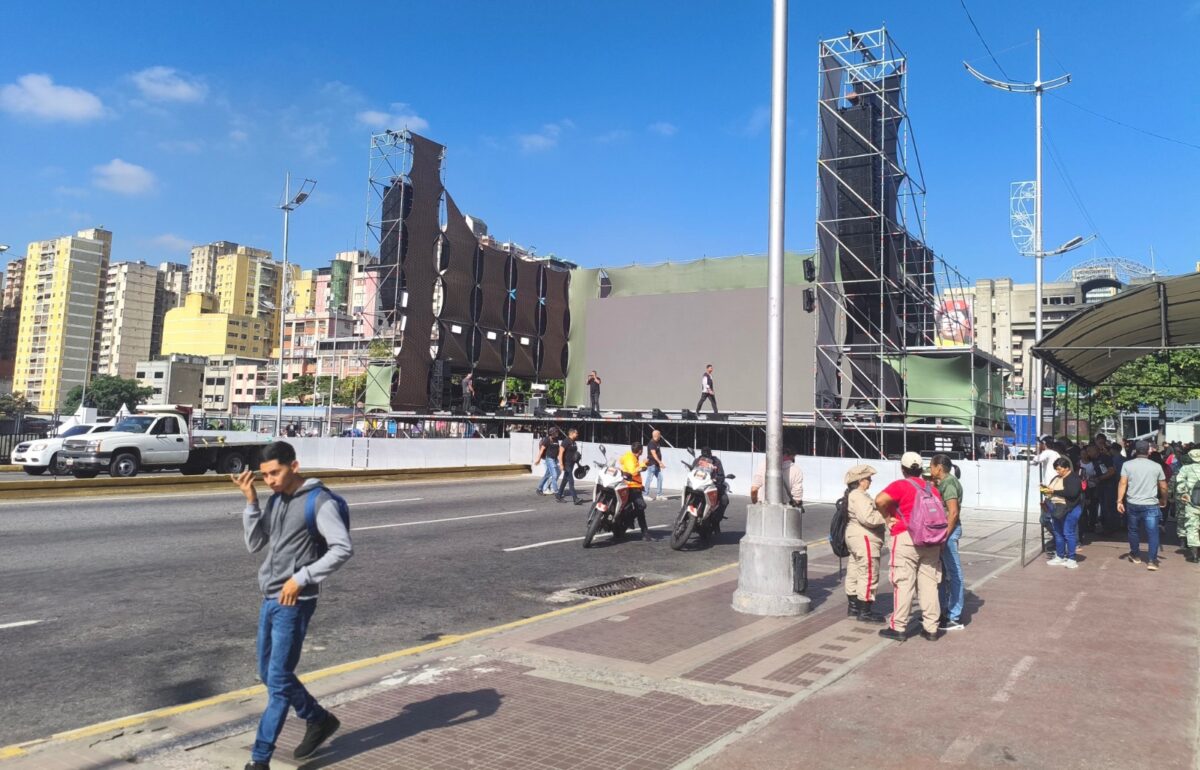 Varias calles y avenidas amanecieron cerradas en Caracas 