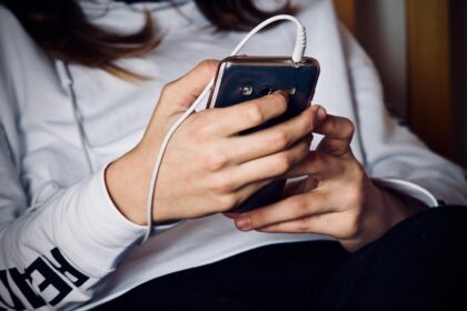 61 % de las jóvenes venezolanas sufrió o conoce a alguna víctima de violencia digital contra las mujeres