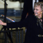 Murió a los 100 años June Lockhart, la actriz de Lassie y Perdidos en el espacio