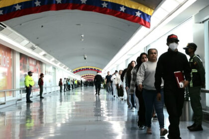 Llegaron a Venezuela 283 migrantes repatriados desde Estados Unidos