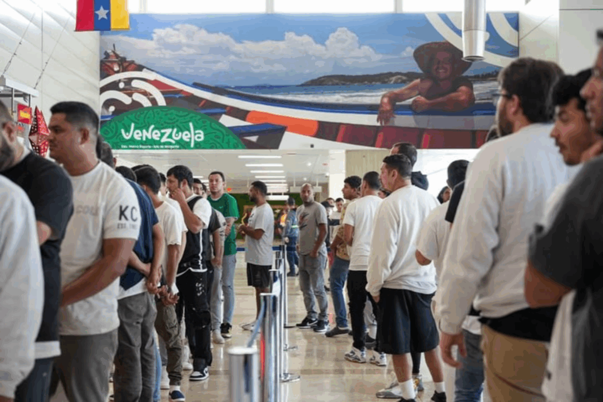 Arribó un vuelo con 153 venezolanos repatriados desde EE UU