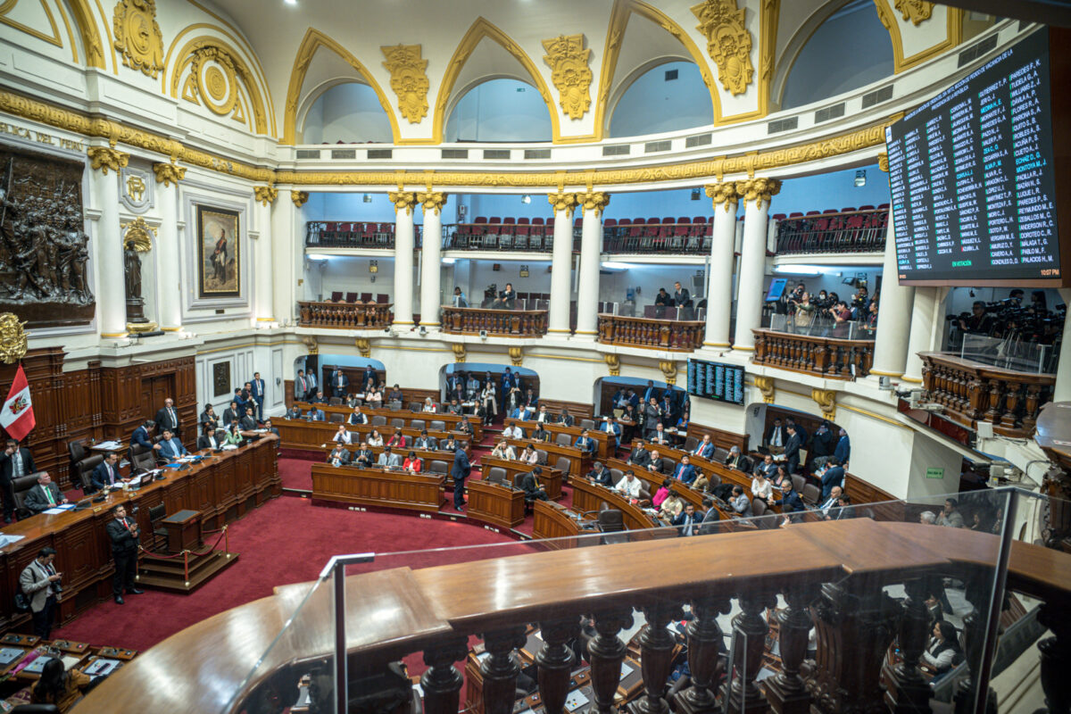 El Congreso de Perú destituyó a la presidenta Dina Boluarte