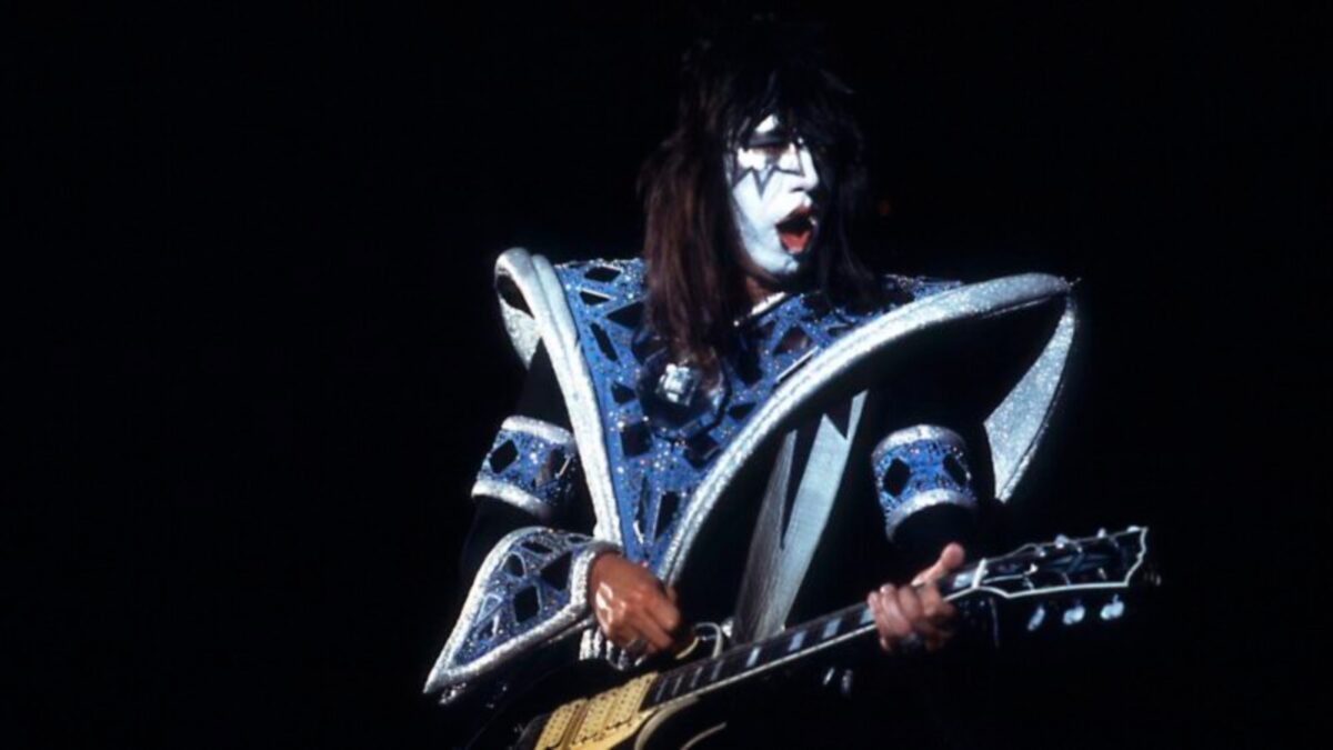 Murió Ace Frehley, guitarrista original de KISS, a los 74 años de edad