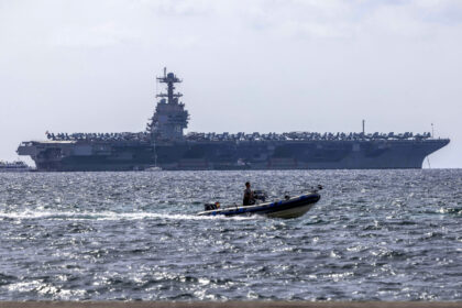 EE UU desplegó en el Caribe su mayor portaaviones
