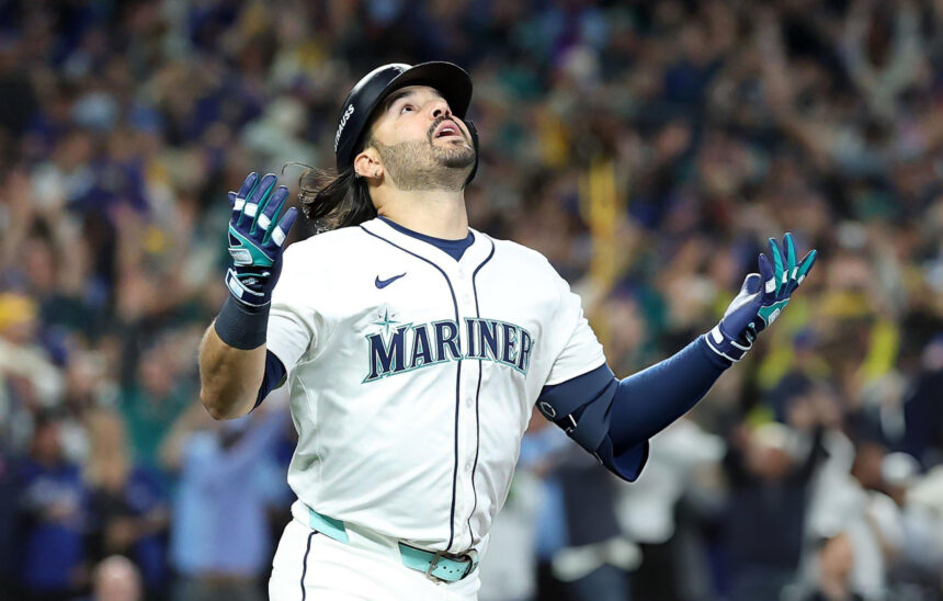 Eugenio Suárez se alzó con el premio Luis Aparicio 2025