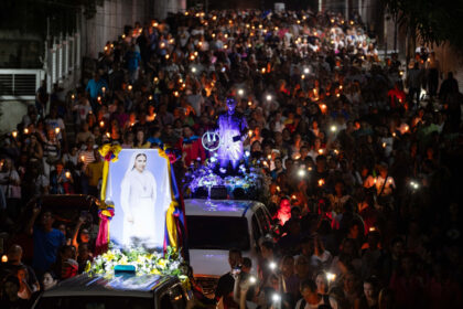Devotos honraron a José Gregorio Hernández y Carmen Rendiles en una ruta nocturna