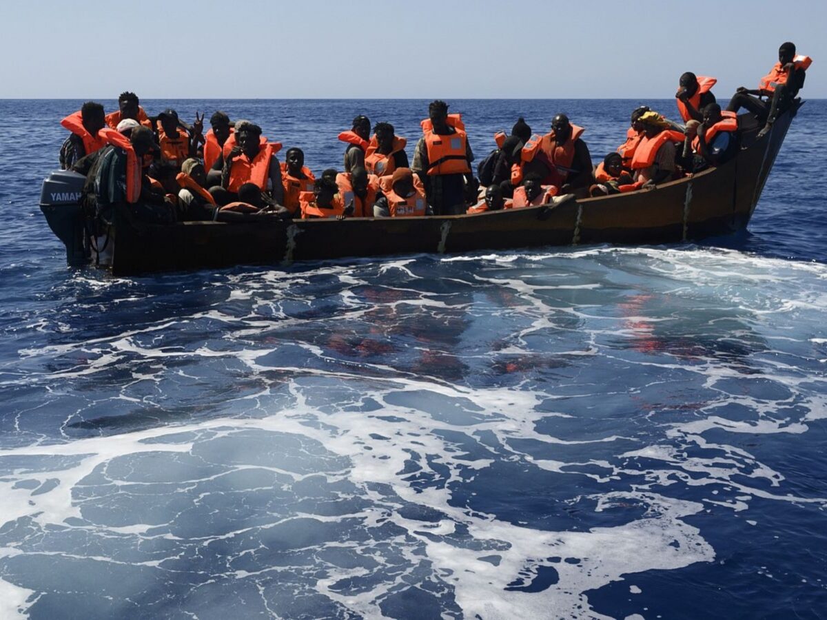 Al menos 40 inmigrantes murieron por el naufragio de una embarcación frente a Túnez