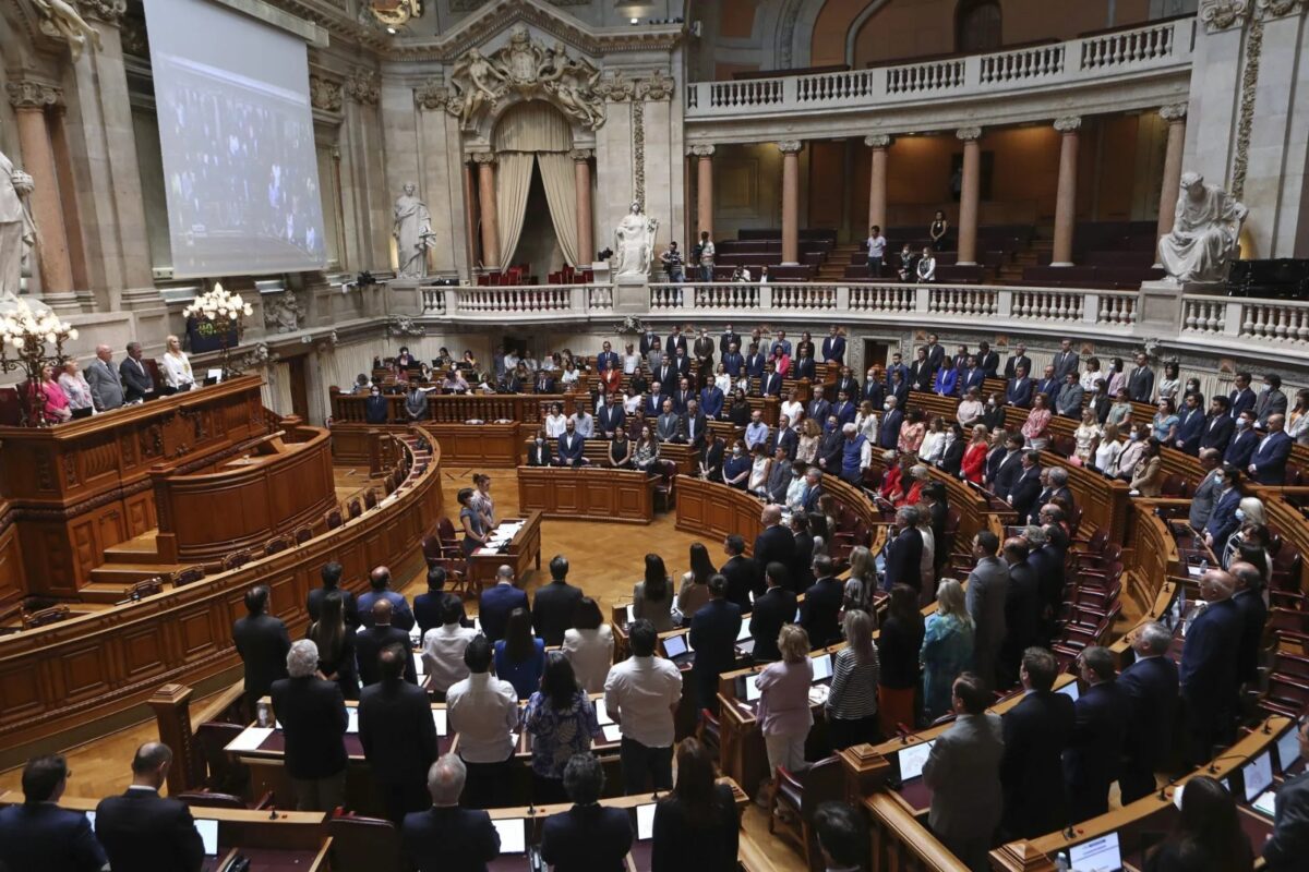 El Parlamento de Portugal aprobó cambios en una ley que restringe el acceso a la nacionalidad