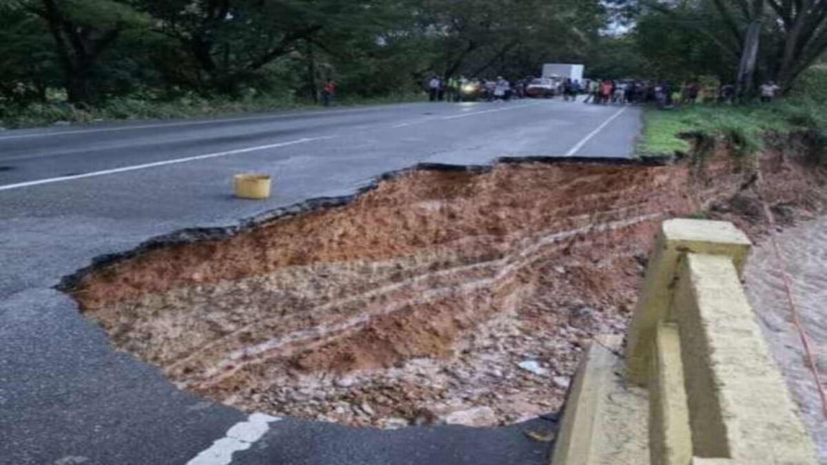 Restringieron el paso en Troncal 005 por daños en el puente El Corozo de Barinas