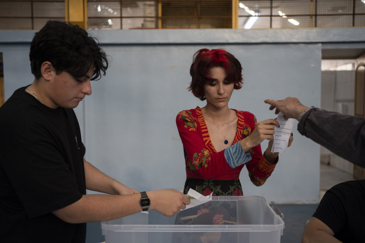 Los resultados preliminares confirman un balotaje el 14 de diciembre entre Jara y Kast, en unas elecciones donde sorprendió el avance de Franco Parisi y se desplomó la derecha tradicional