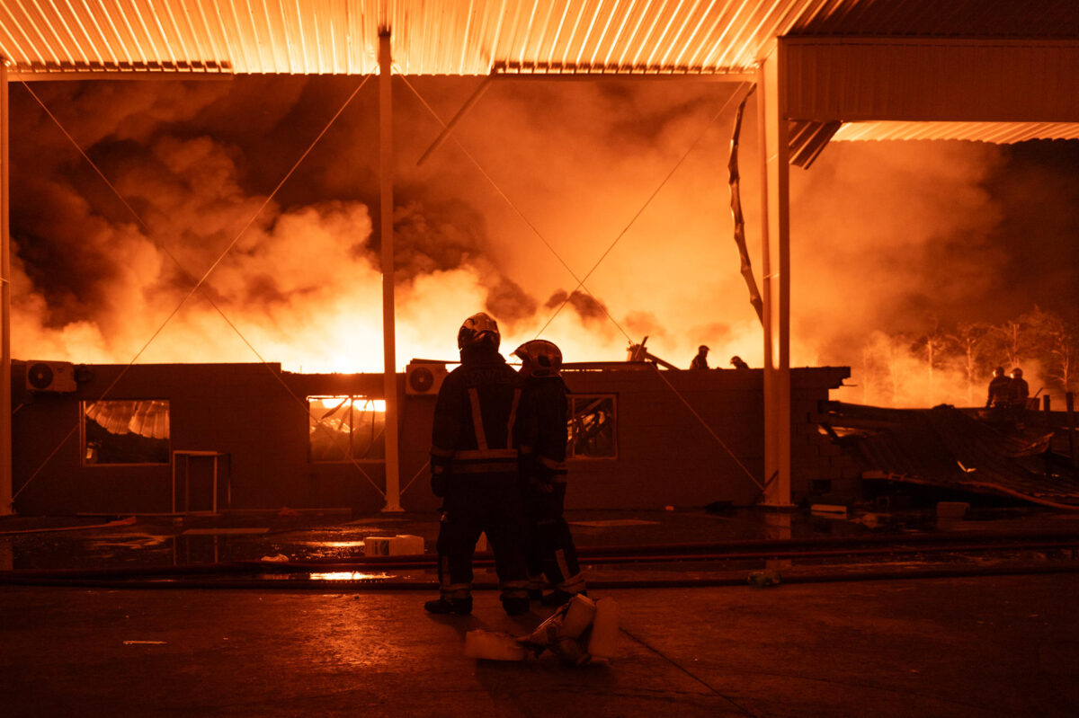 En imágenes: explosión en zona industrial cercana al principal aeropuerto de Argentina dejó al menos 15 heridos