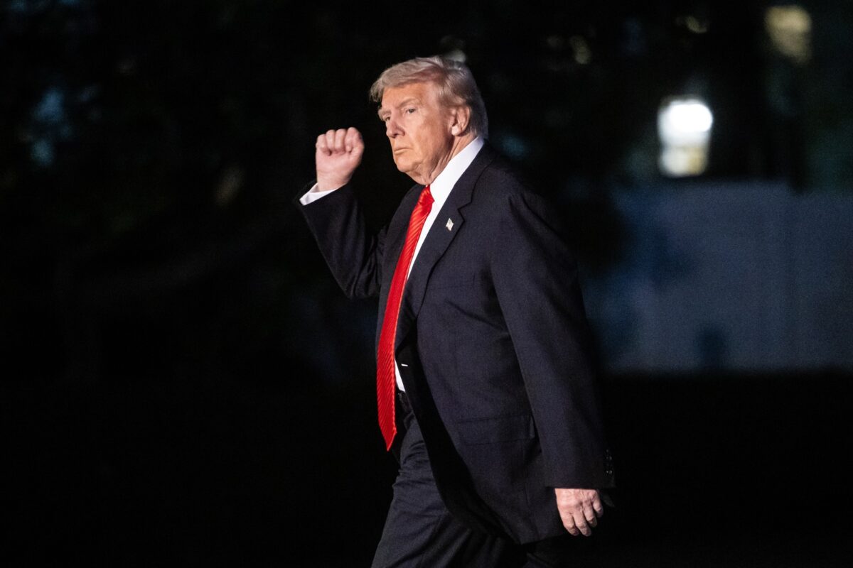 Trump dice "no creer" que EE UU vaya a la guerra con Venezuela, pero elude hablar de planes