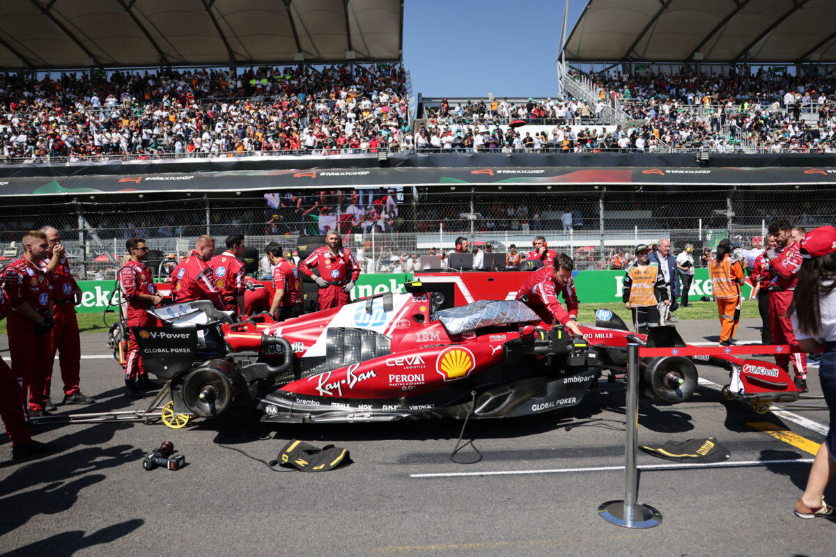 Ferrari analiza opciones de reemplazo ante la posibilidad de no renovar a Lewis Hamilton