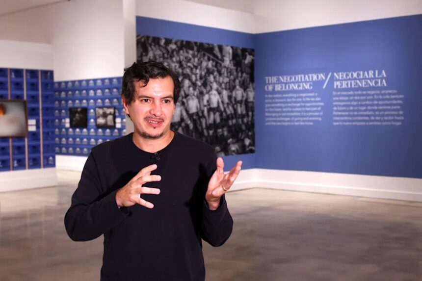 Carlos Muñoz, el fotógrafo venezolano que retrató la migración para el Museo de Historia de Miami 