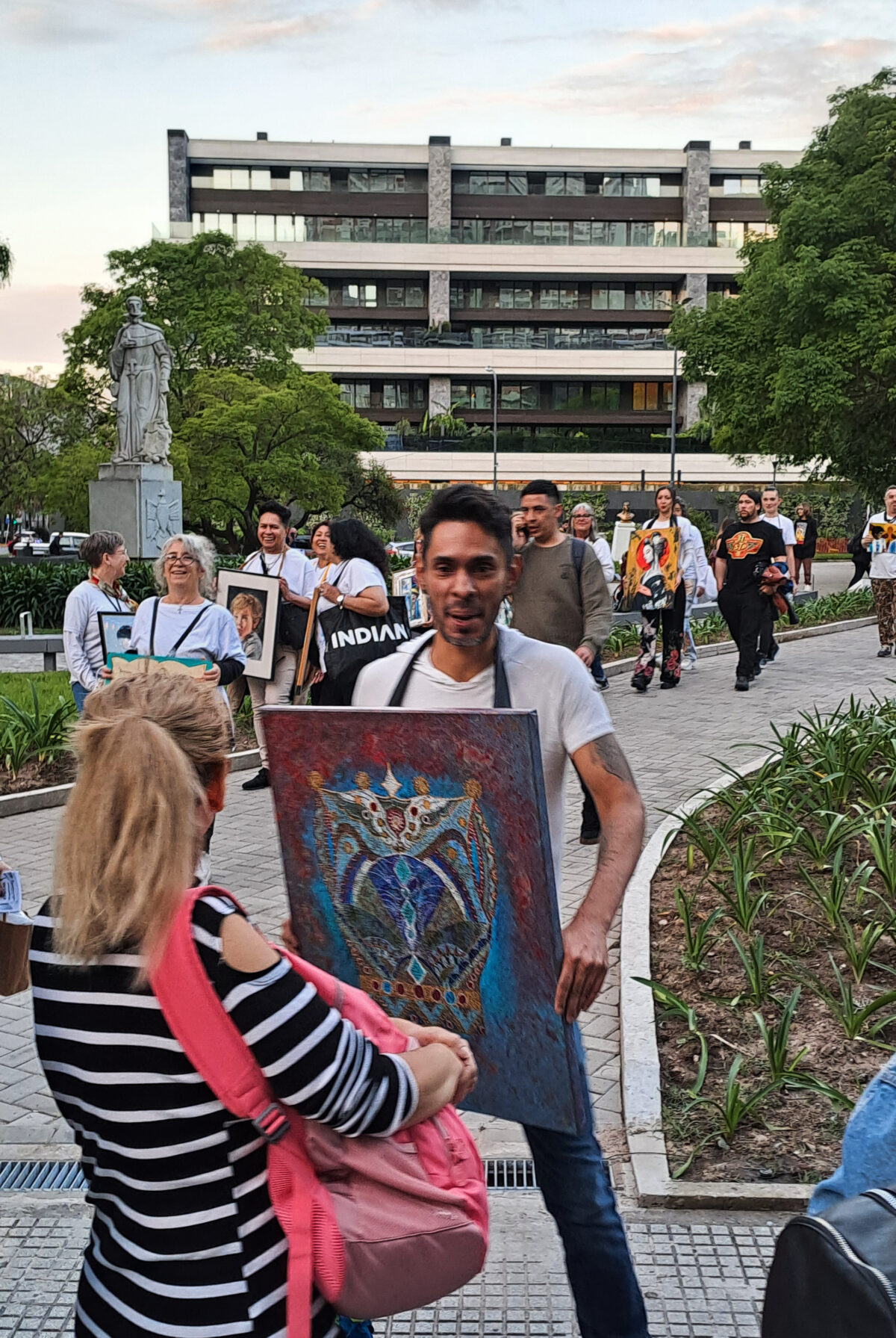 “Arte en el pecho”, la iniciativa venezolana que irrumpió en la Noche de los Museos de Buenos Aires