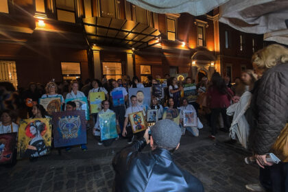 “Arte en el pecho”, la iniciativa venezolana que irrumpió en la Noche de los Museos de Buenos Aires