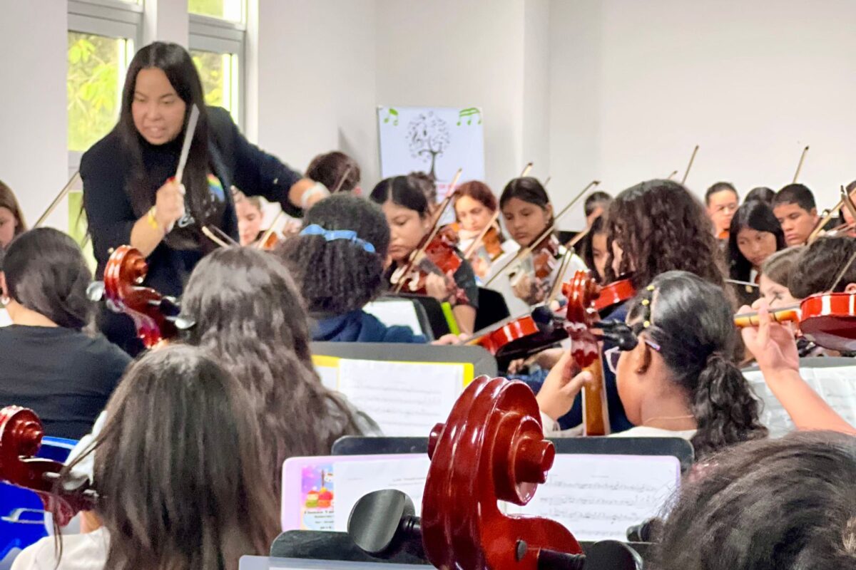 Il Violino Colorato: la iniciativa de una venezolana que lleva su método musical a la Bienal de Venecia