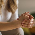 ¿Qué dice la ciencia sobre crujir los nudillos de las manos?