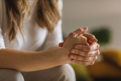 ¿Qué dice la ciencia sobre crujir los nudillos de las manos?