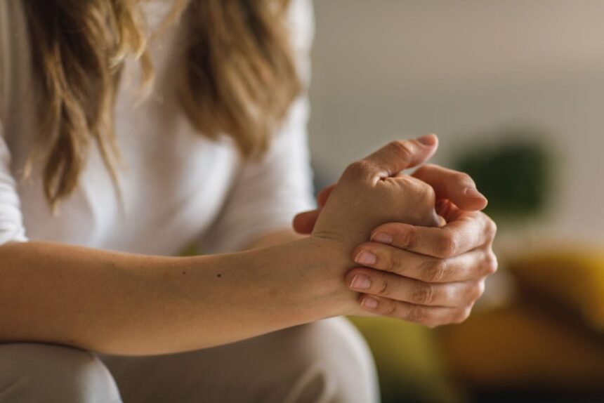 ¿Qué dice la ciencia sobre crujir los nudillos de las manos?