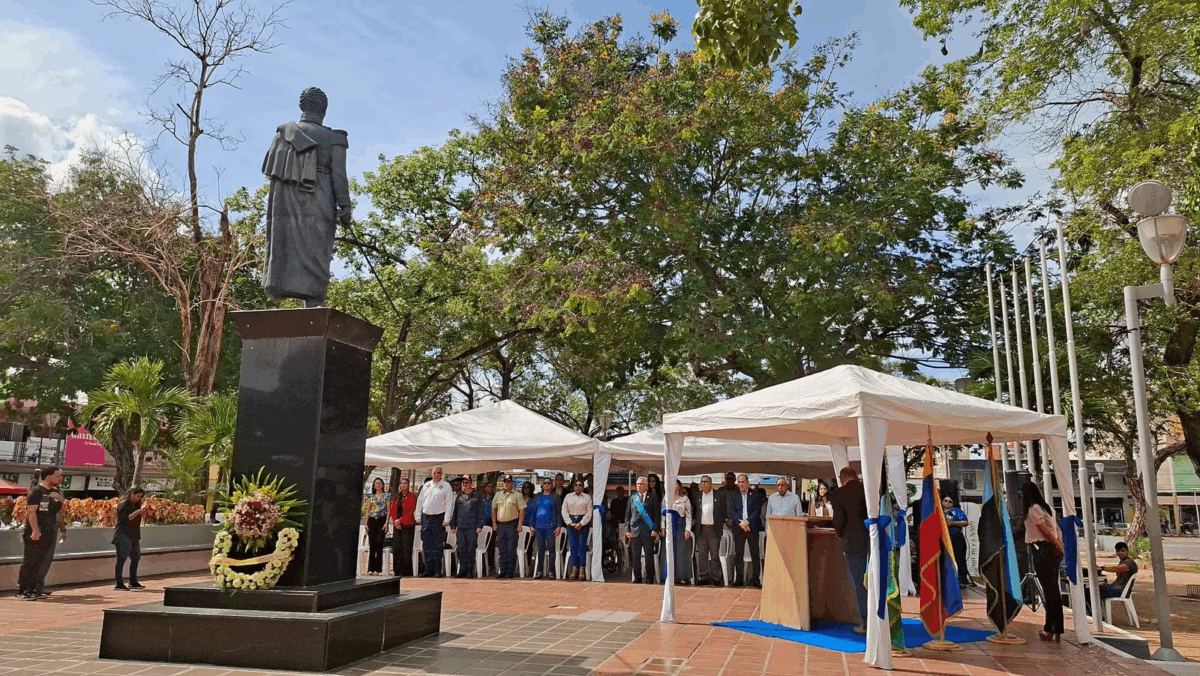 Hurtaron la espada de una estatua de Simón Bolívar en Zulia 