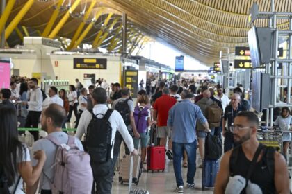 Alrededor de 300 turistas venezolanos quedaron varados en el aeropuerto de Barajas en Madrid