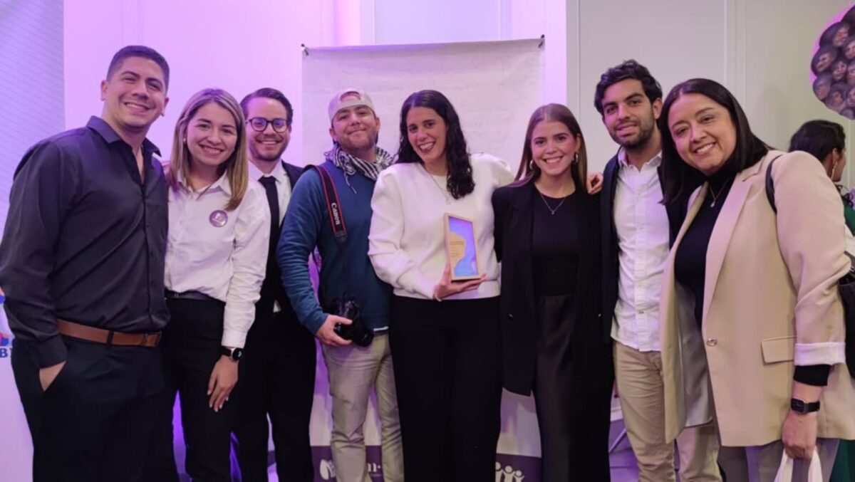 La venezolana Ana Karina García, directora de Juntos Se Puede, fue reconocida como Mujer Influyente 2025 en Colombia 