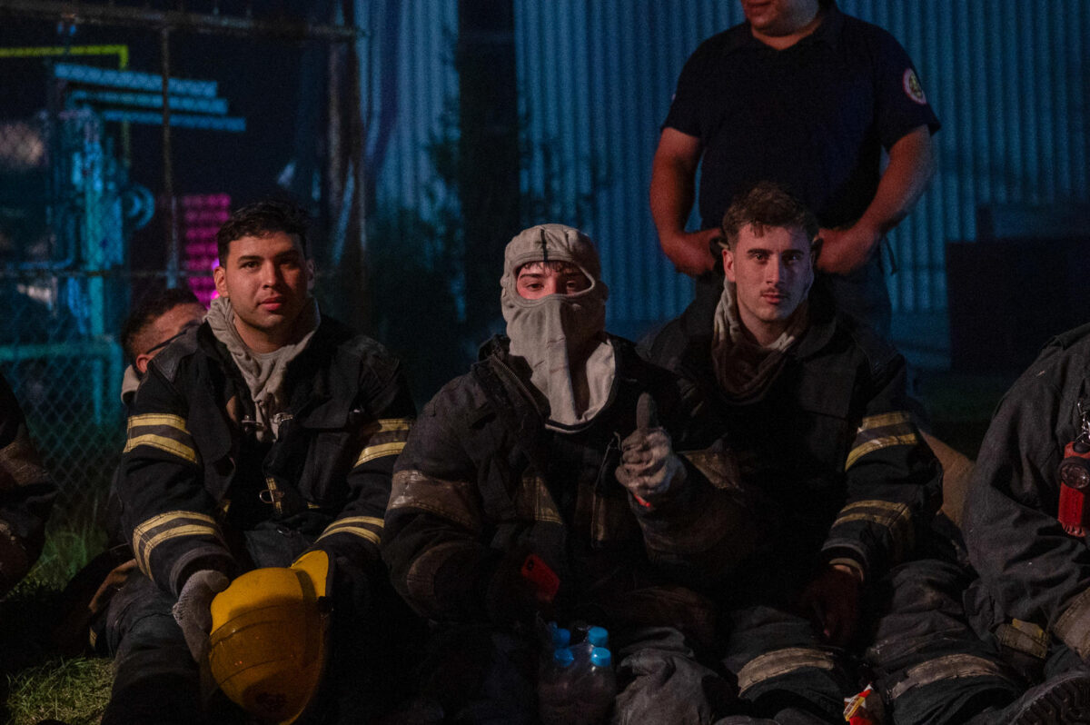 En imágenes: explosión en zona industrial cercana al principal aeropuerto de Argentina dejó al menos 15 heridos