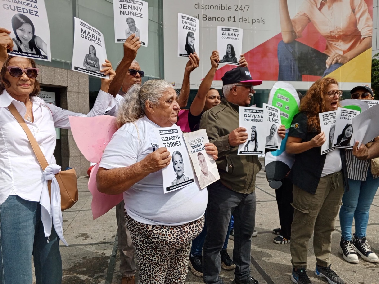Clippve convocó a un pancartazo frente al INOF para exigir libertad de presas políticas
