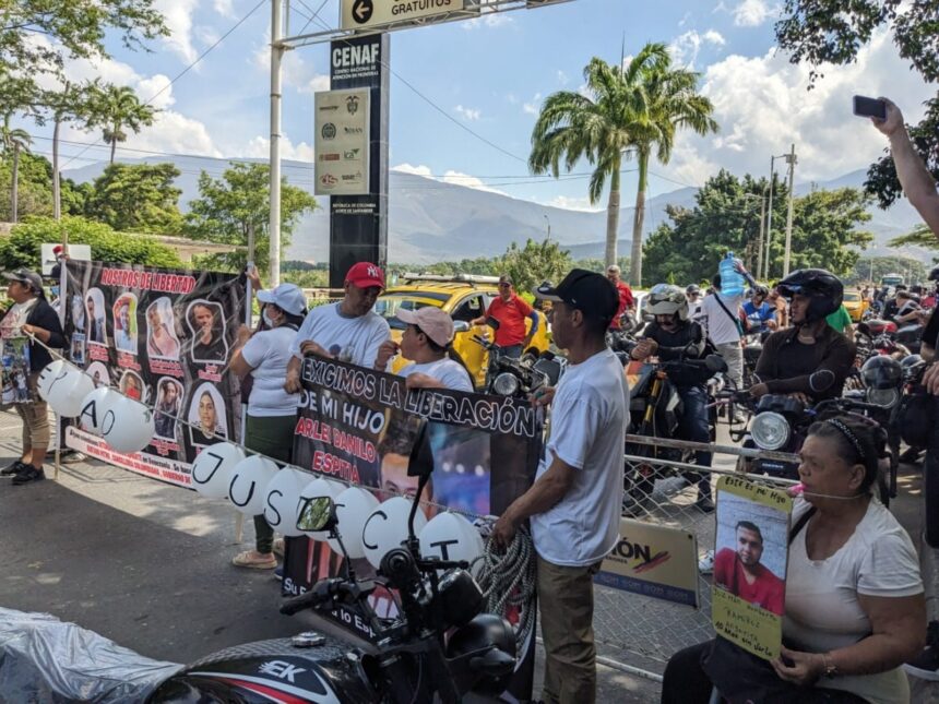 Familiares de colombianos presos en Venezuela levantaron la protesta en el puente internacional Simón Bolívar