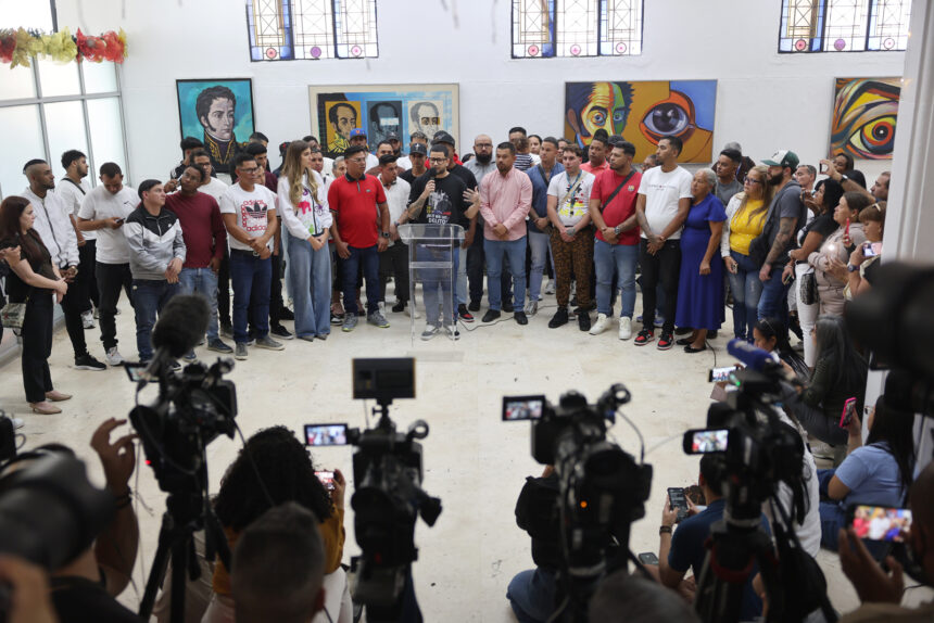 Venezolanos repatriados de cárcel en El Salvador exigen garantías para acudir a audiencia en EE UU