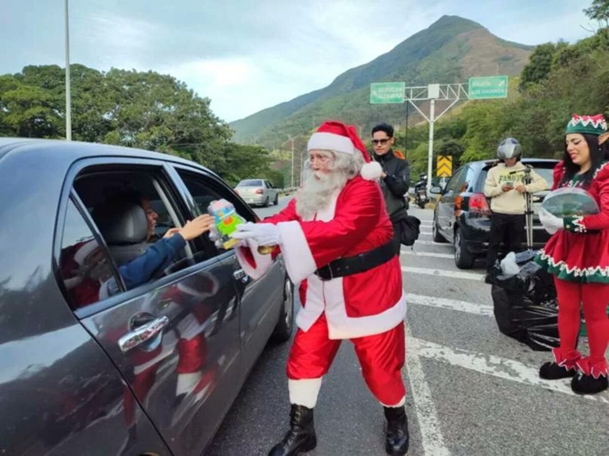El Santa de la Cota Mil le dio inicio a la Navidad en Caracas