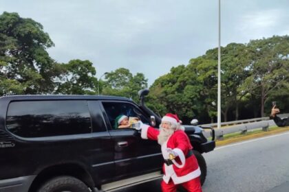 El Santa de la Cota Mil le dio inicio a la Navidad en Caracas 