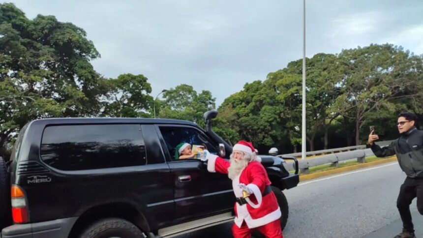 El Santa de la Cota Mil le dio inicio a la Navidad en Caracas