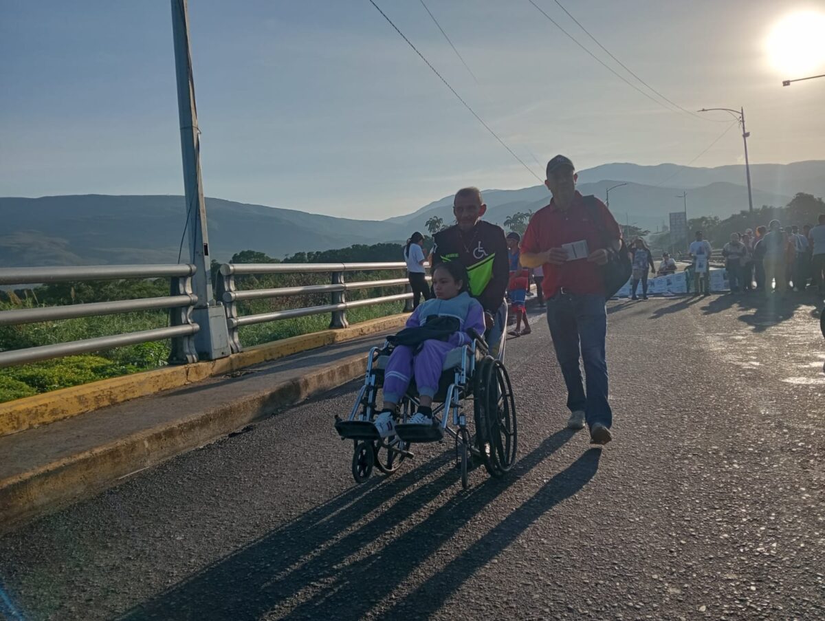 Familiares de colombianos detenidos en Venezuela protestaron por segundo día consecutivo en el puente internacional Simón Bolívar 