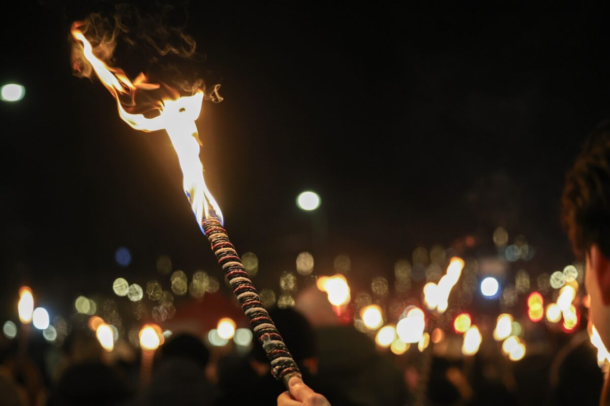 En imágenes: así transcurrió la Marcha de las Antorchas tras la entrega el Premio Nobel de la Paz